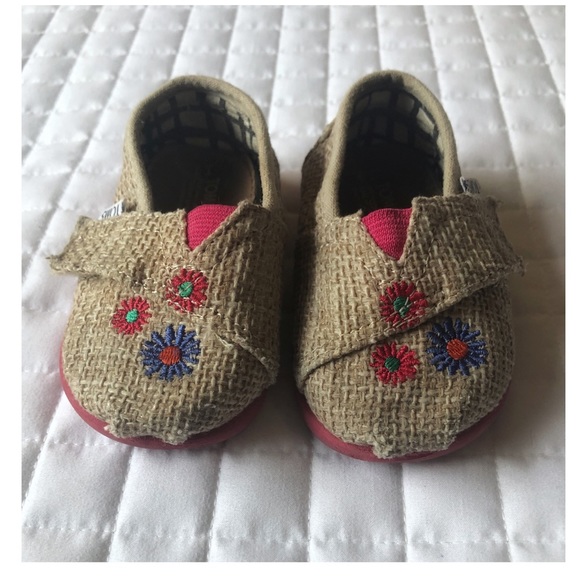 Toms Other - Little Girl Toms with Flower Embroidery Detailing